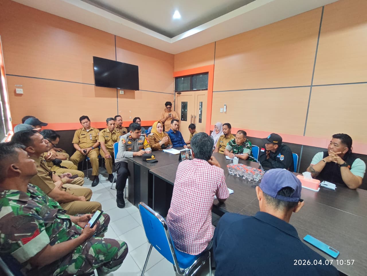 Rapat Fasilitasi Aduan Perwakilan Warga RT. 01 Kelurahan Juata Permai